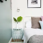 Vibrant Studio In Back Bay By Sonder