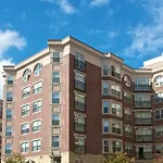 Global Suites At Victory Gardens