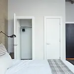 Airy Studio In Downtown Crossing