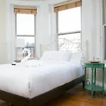 Charming Studio In Back Bay By Sonder