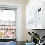Charming Studio In Back Bay By Sonder