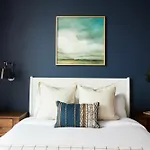 Sunny Studio In Downtown Crossing By Sonder