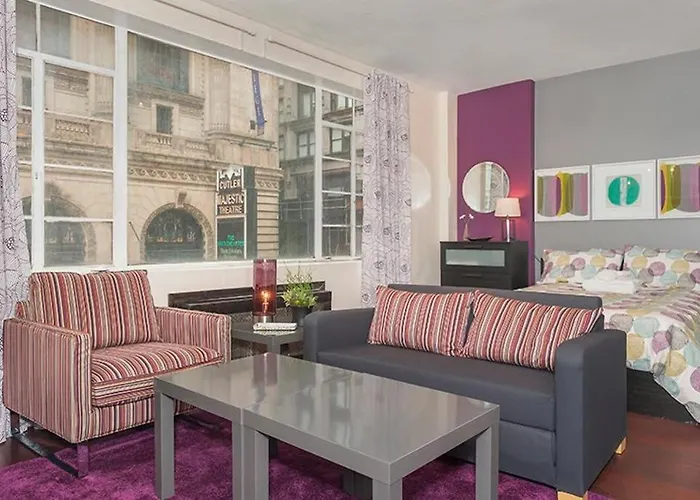Downtown Studio Apt, Lots Of Natural Light