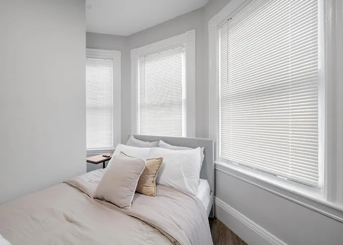 4Br 1Bh Apt In South Boston Near Old Harbor Beach