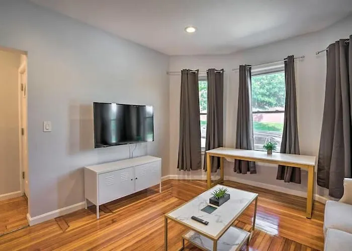 Astonishing 4Br Bright *Apt With Modern Amenities!