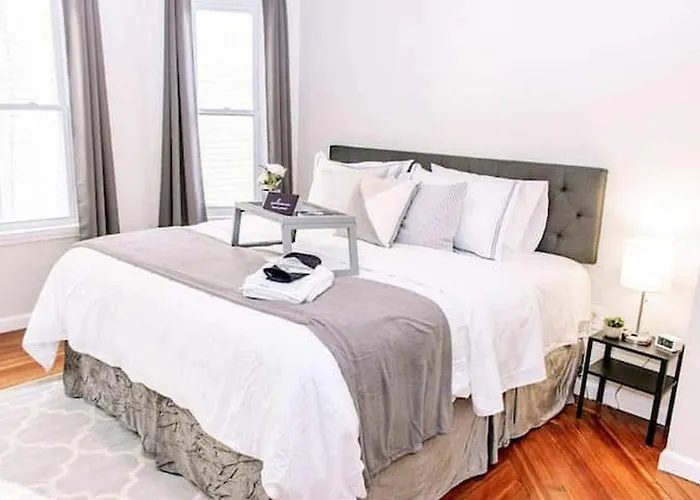 5Br Triple Decker Apartment - 15 Mins To City