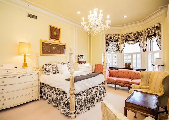 Back Bay Efficiency Unit, Pvt Bath, Kitchenette