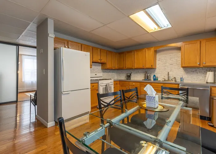 Central 3 Bed 1 Bath In Historic Building