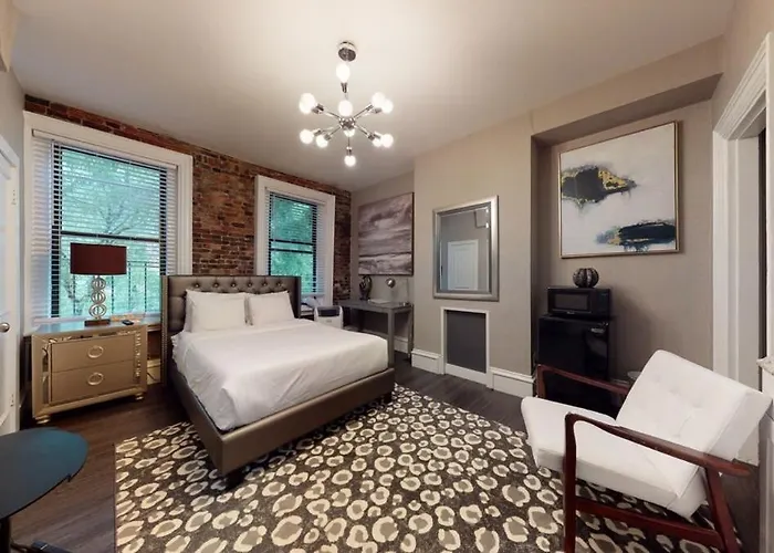 L 3-33 Stylish Private Studio In Boston!