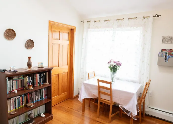 Beautiful Apartment-5 Beds-Full Kitchen-Parking-Super Clean!