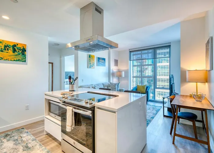 Luxury Apt With City Views - Hub-2310