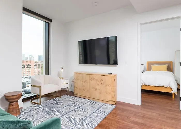 Back-Bay 2Br Condo W Roof Top Gym Parking
