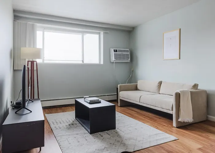 Blueground Longwood 2Bd Apartment Bos-1111