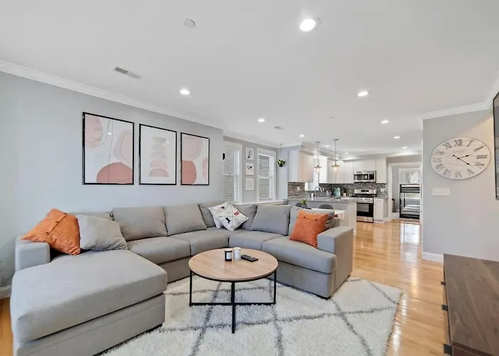 Modern Steps From Zoo & Golf Course