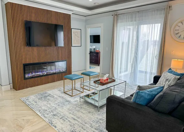 Renovated 3B, 2Ba, Skyline View, Laundry, Cen Air