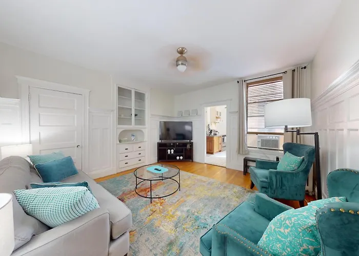 2Br Retreat Near Boston College & Longwood