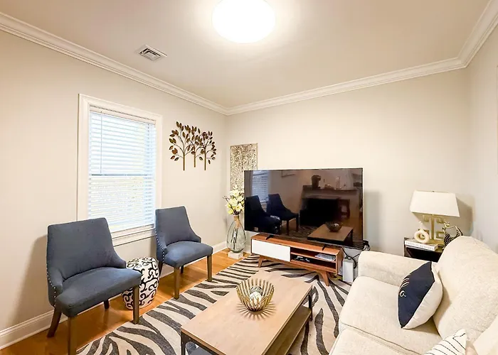40-Newly Renovated, Stylish And Beautiful Apartment With 4Br