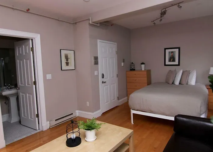 Stylish Downtown Studio In The Southend, C.Ave# 2