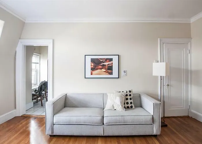 Classic Studio In Back Bay By Sonder