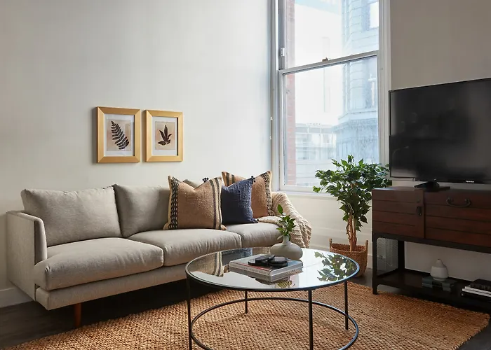 Airy Studio In Downtown Crossing