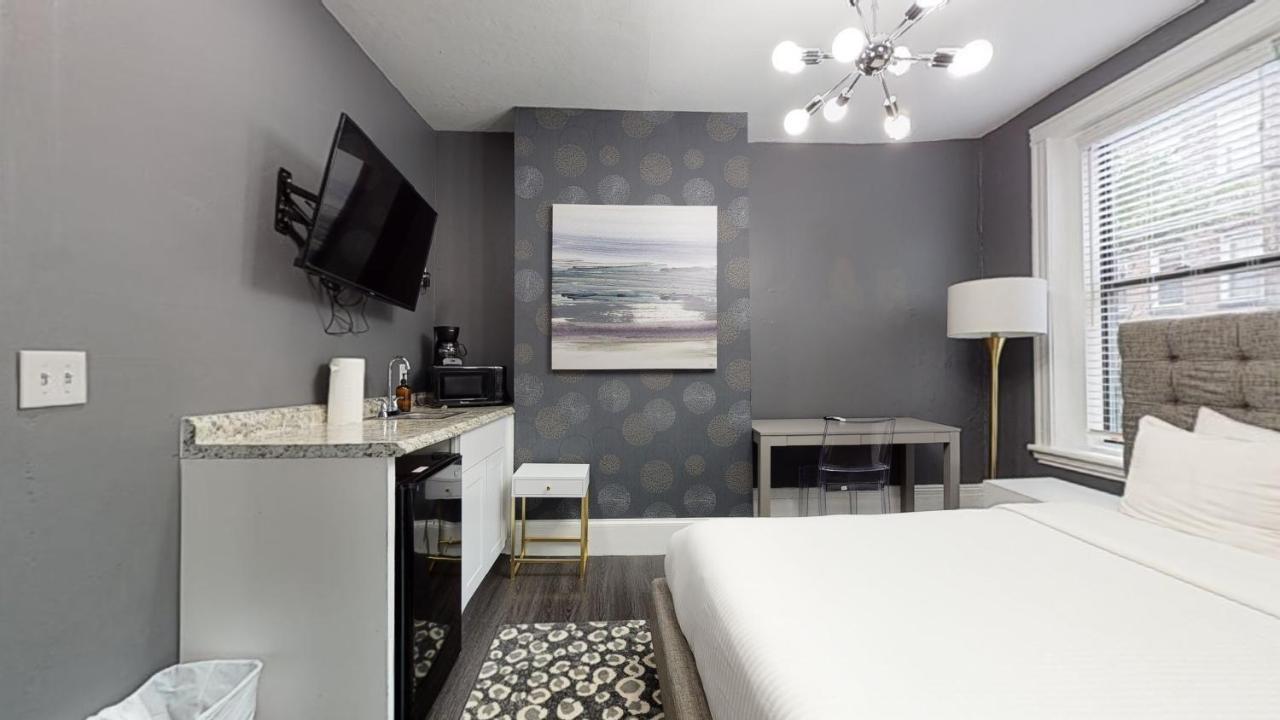 5-23 Perfect Downtown Studio For Two! Apartment