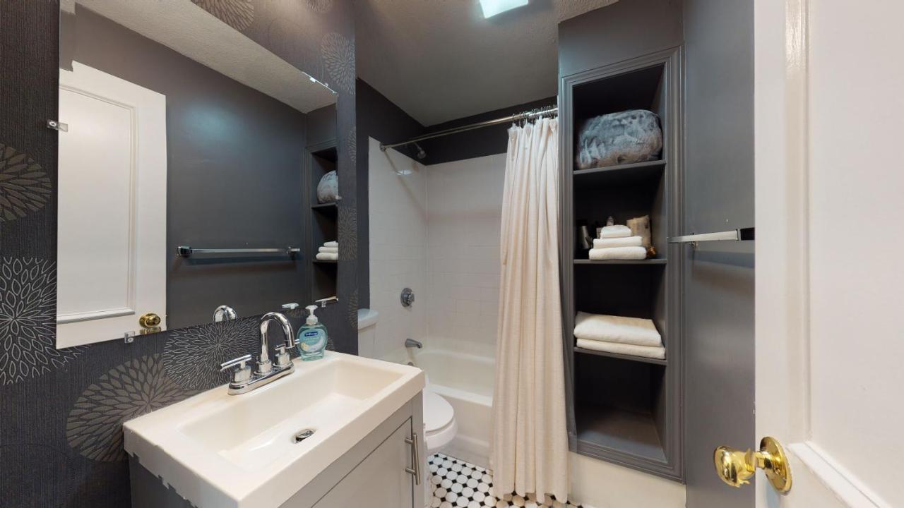 5-23 Perfect Downtown Studio For Two! Apartment *