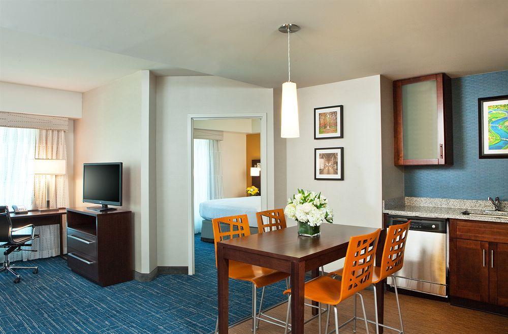 By Marriott Back Bay/fenway