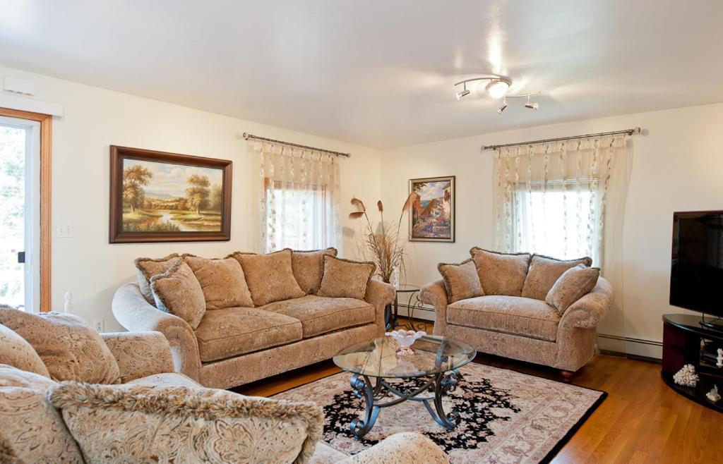 Beautiful Apartment-5 Beds-full Kitchen-parking-super Clean! Boston
