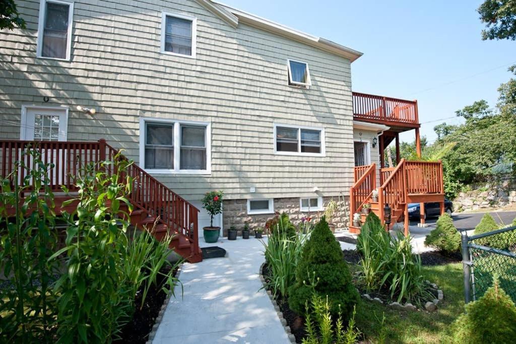 Beautiful Apartment-5 Beds-full Kitchen-parking-super Clean! Apartamento