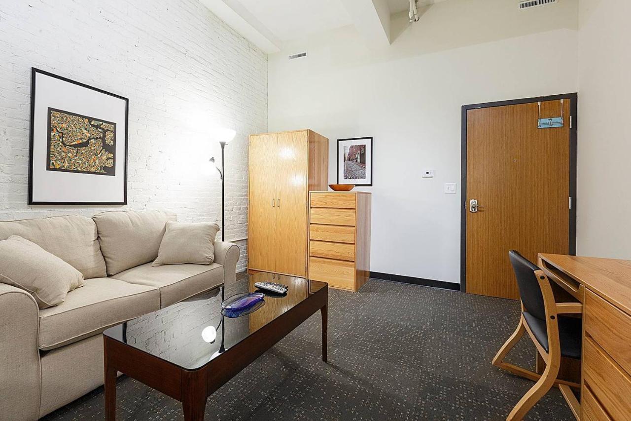 Studio Ready 4 Students & Traveling Professionals! 310 *