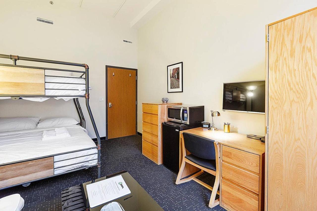 Studio Ready 4 Students & Traveling Professionals! 310 *