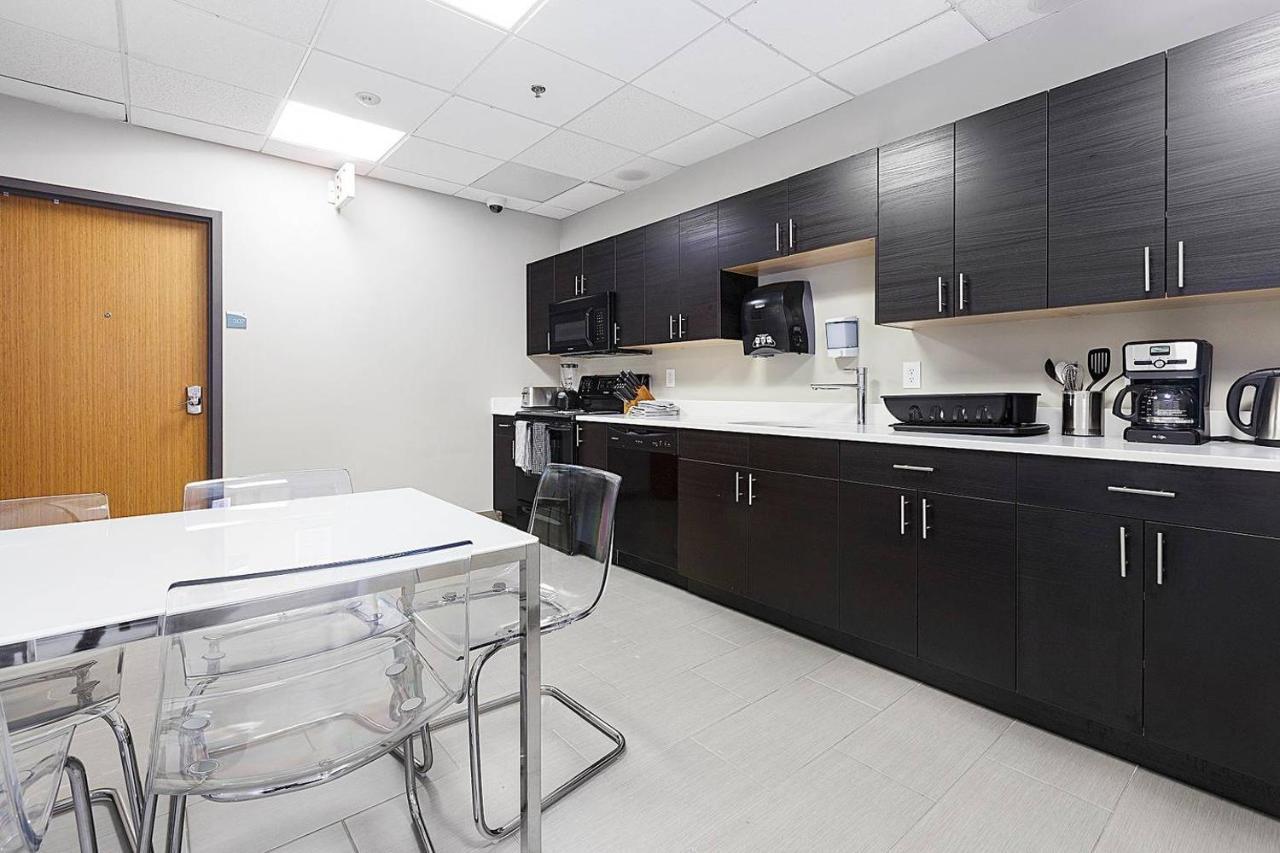 Studio Ready 4 Students & Traveling Professionals! 310