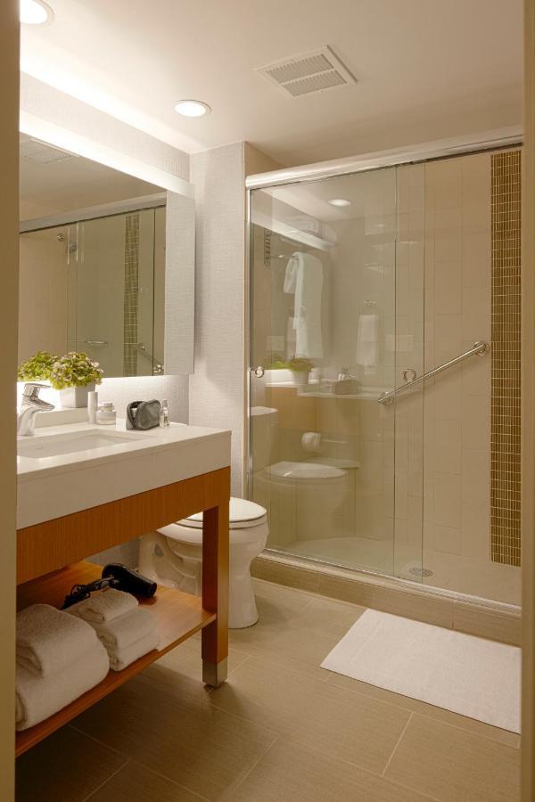 Hyatt Place Boston/seaport District 3* Boston
