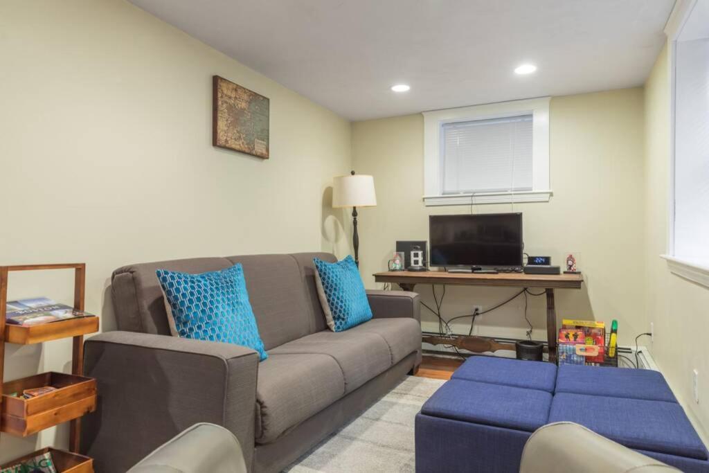Parking - Private Entrance - King Beds *