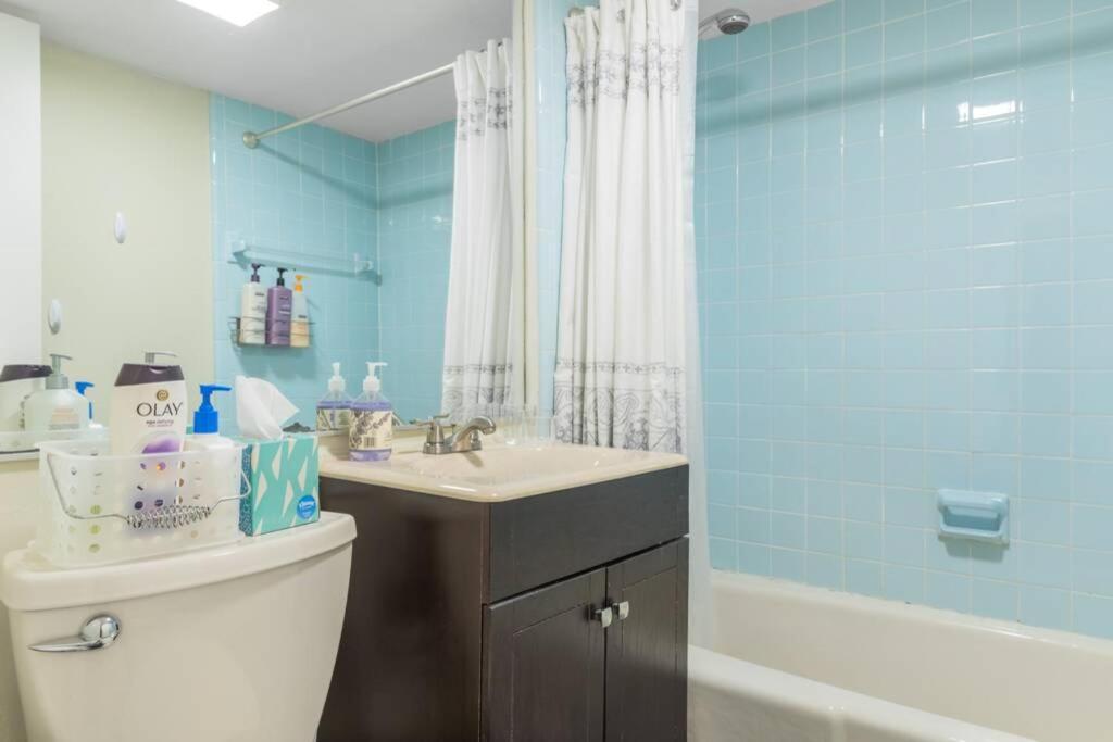 Parking - Private Entrance - King Beds Apartment