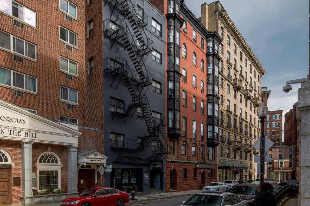 Simple Furnished In The Heart Of Boston