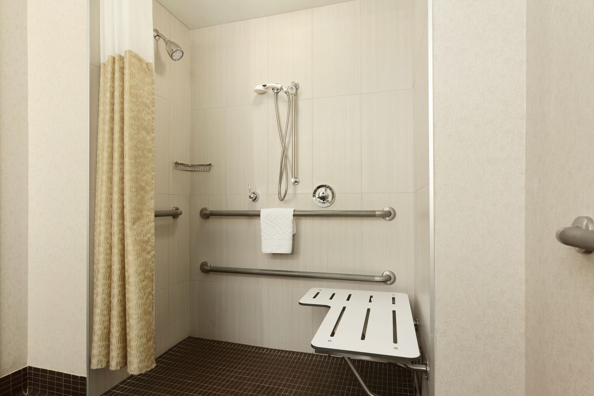 Hotel Doubletree By Hilton Bayside 3*