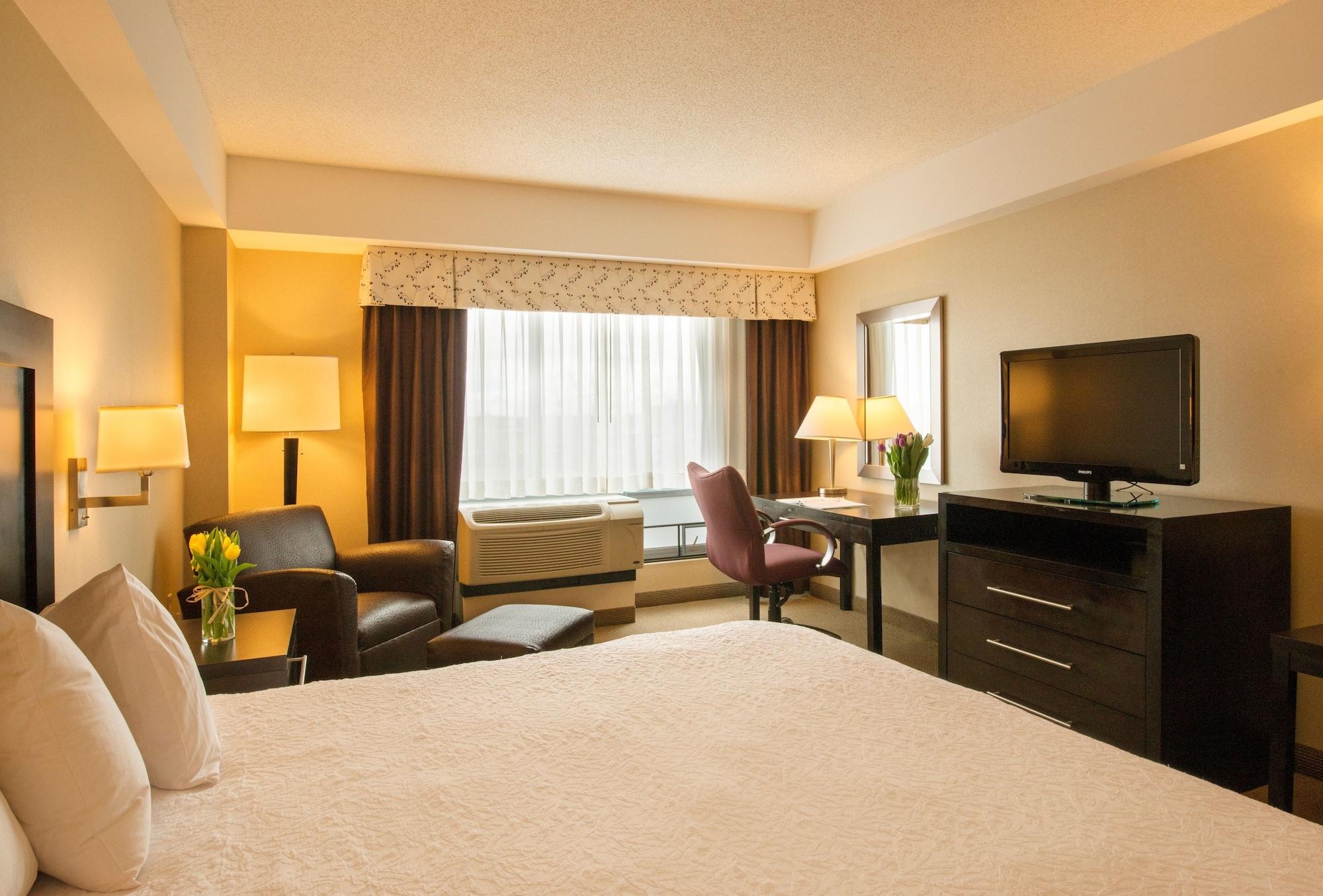 Hotel Hampton & Crosstown Center 3*