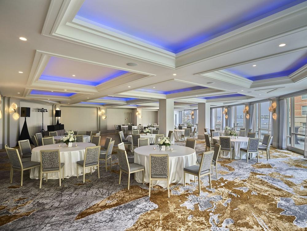 Battery Wharf Hotel, Waterfront