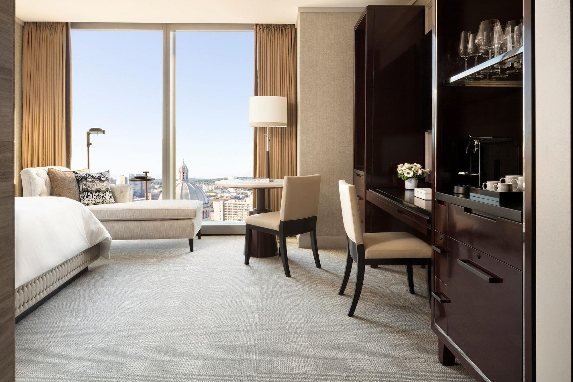 Four Seasons One Dalton Street, Hotel 5*