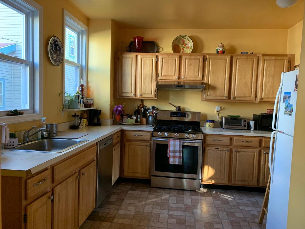 Private Room In Victorian House, B Homestay Boston