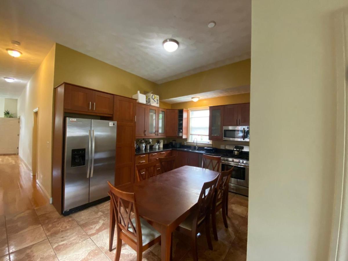 2 Bedroom In Jamaica Plain With Parking Apartment *