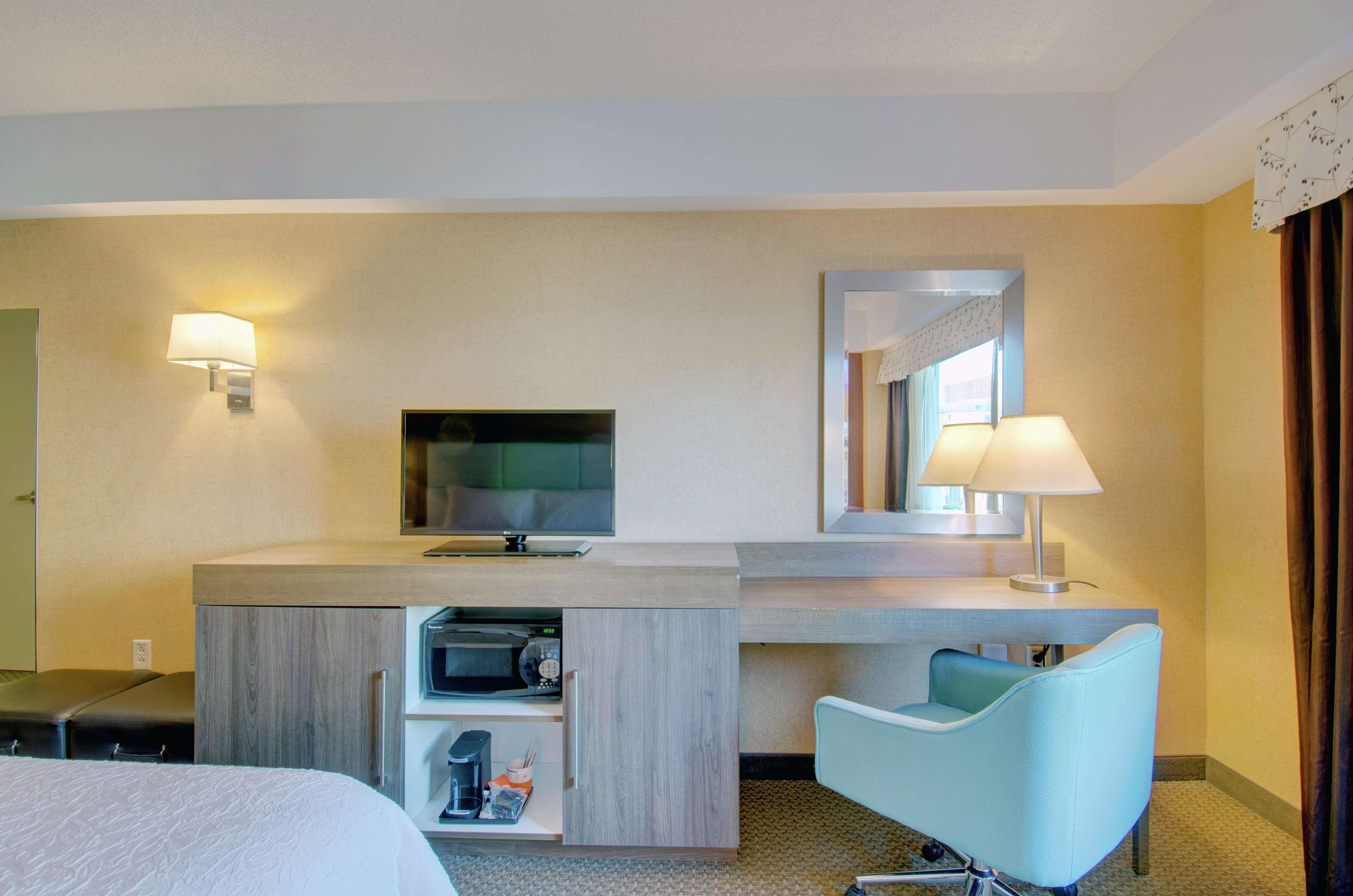 Hotel Hampton & Crosstown Center