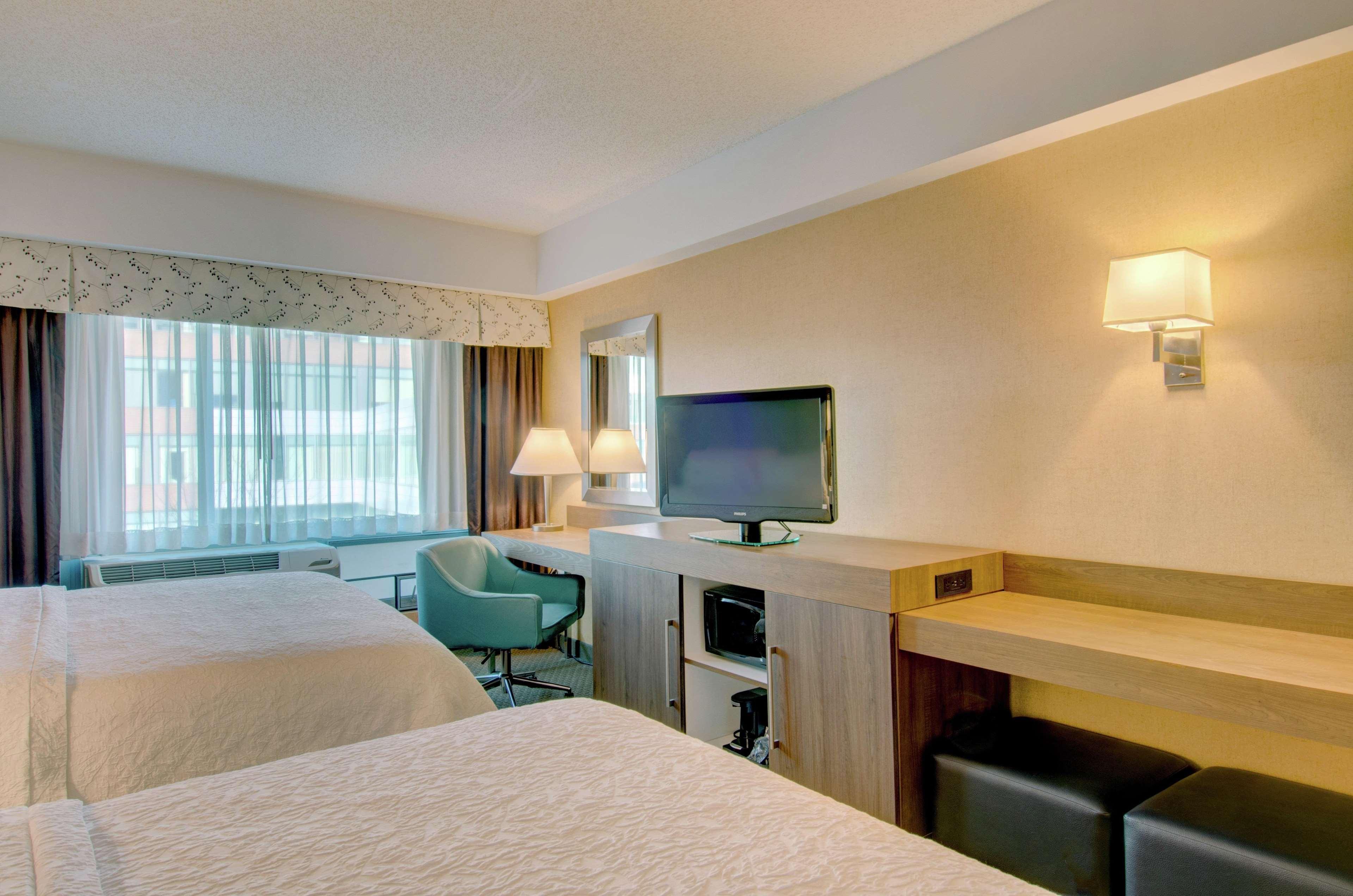 Hampton & Crosstown Center Hotel Boston