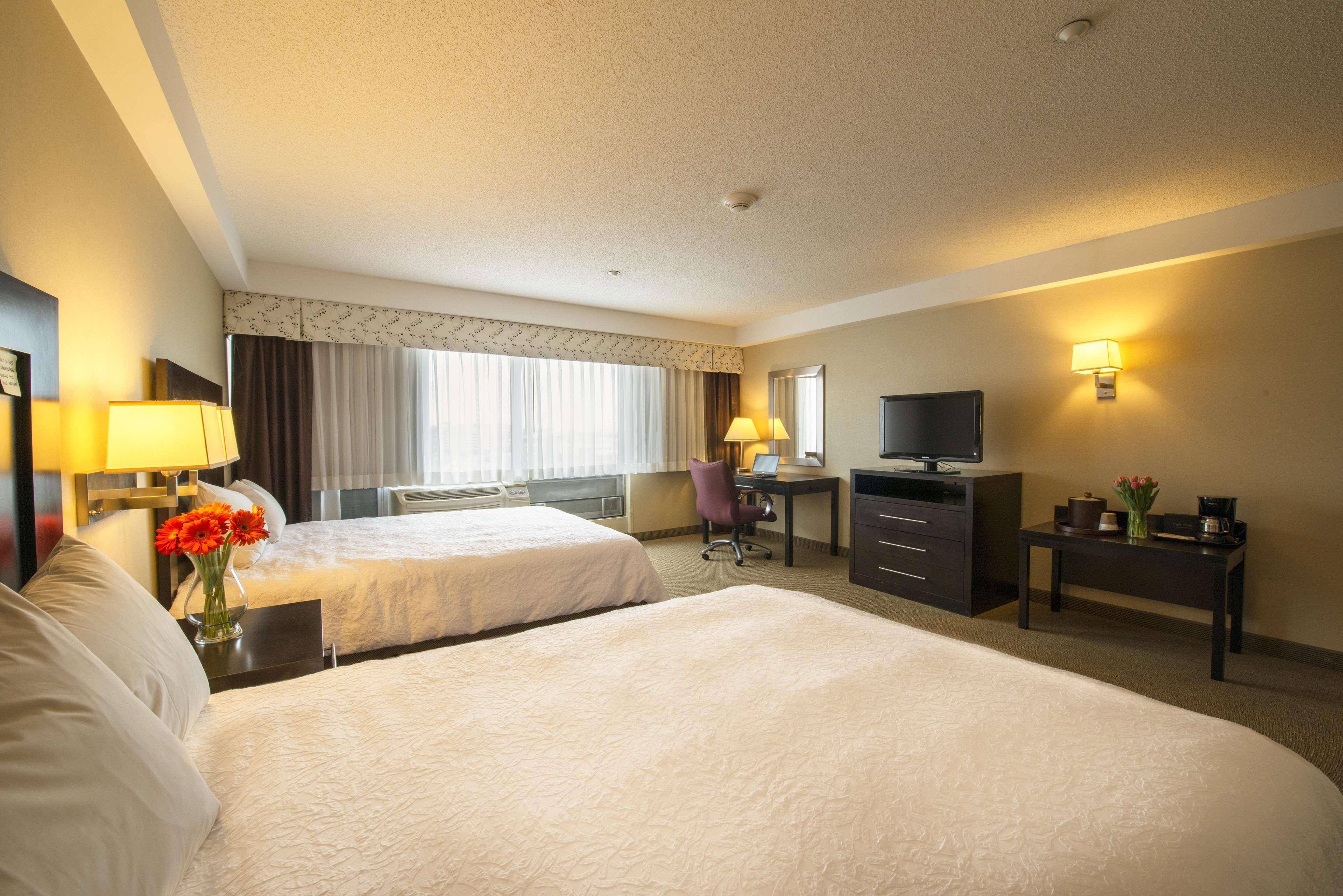 Hampton & Crosstown Center Hotel 3*