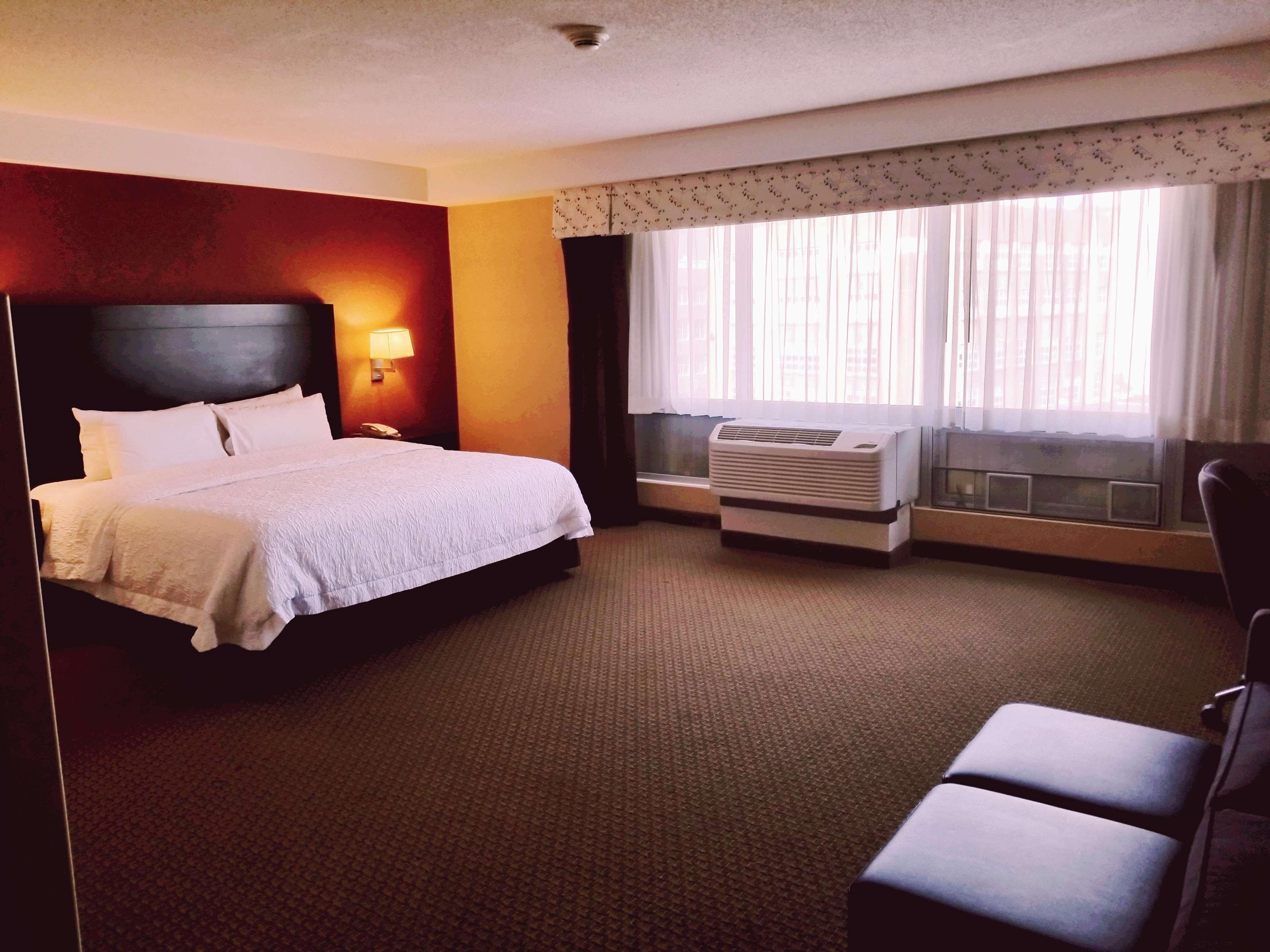 Hampton & Crosstown Center 3*