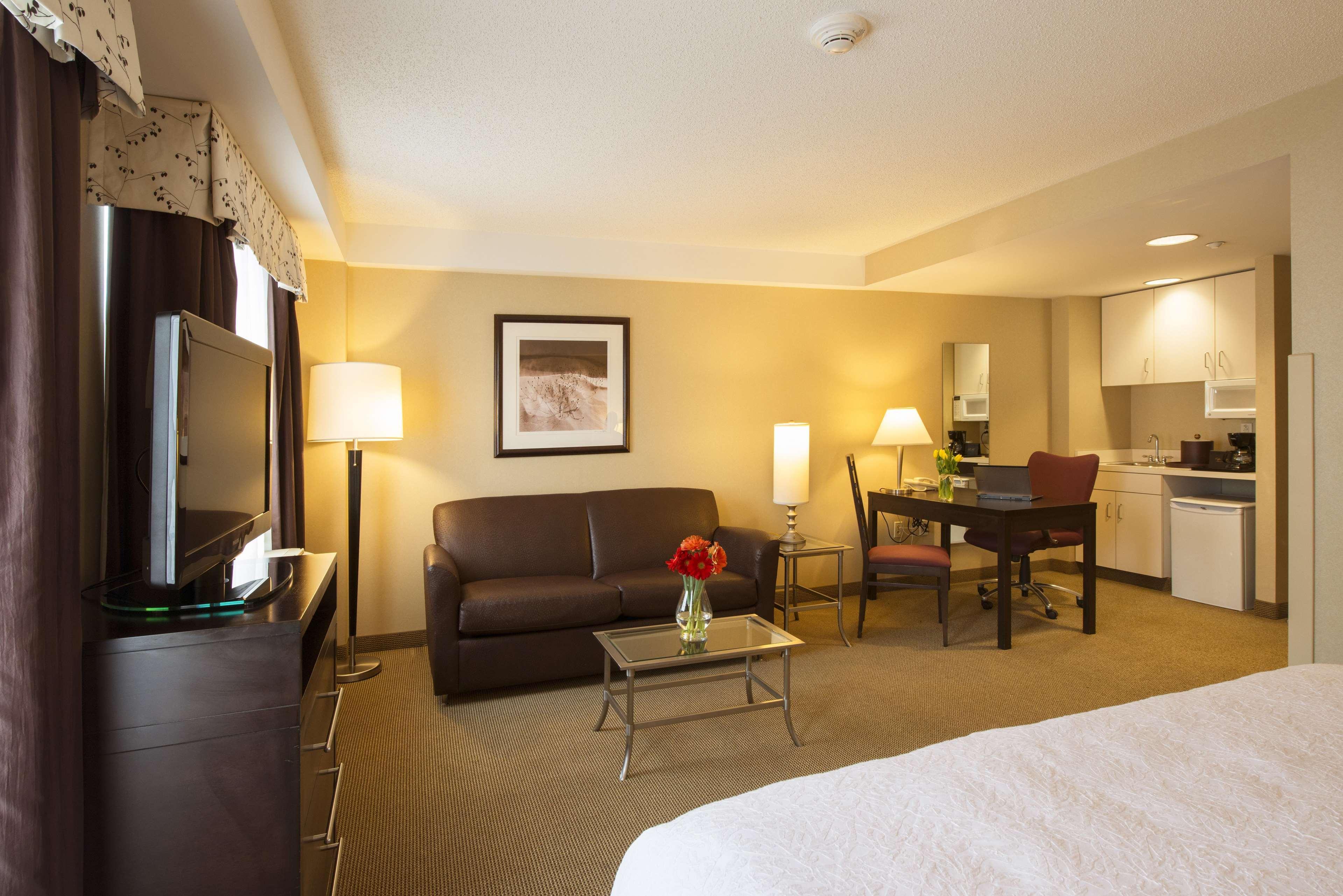 Hampton & Crosstown Center Hotel