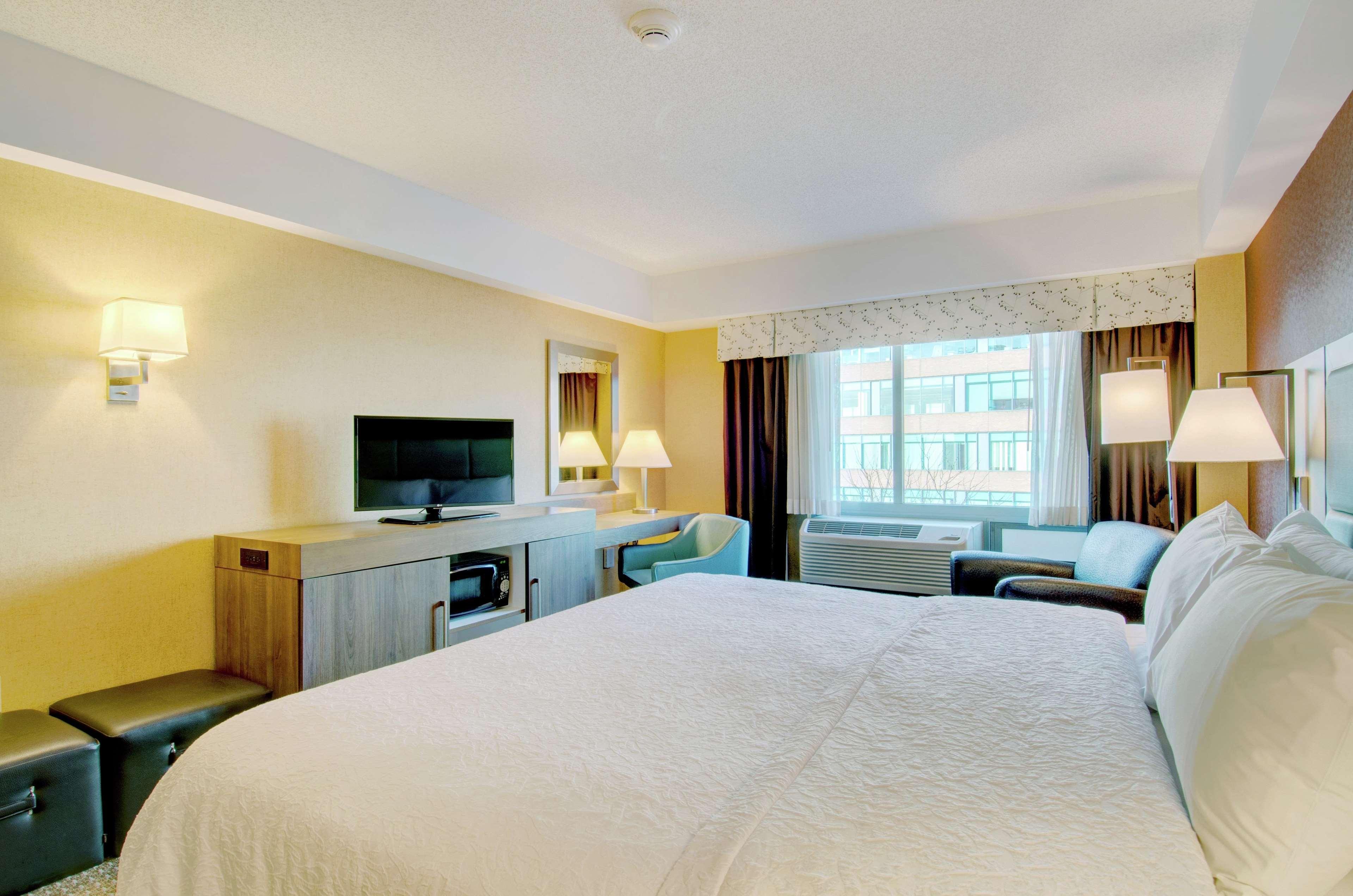 Hampton & Crosstown Center Hotel 3*
