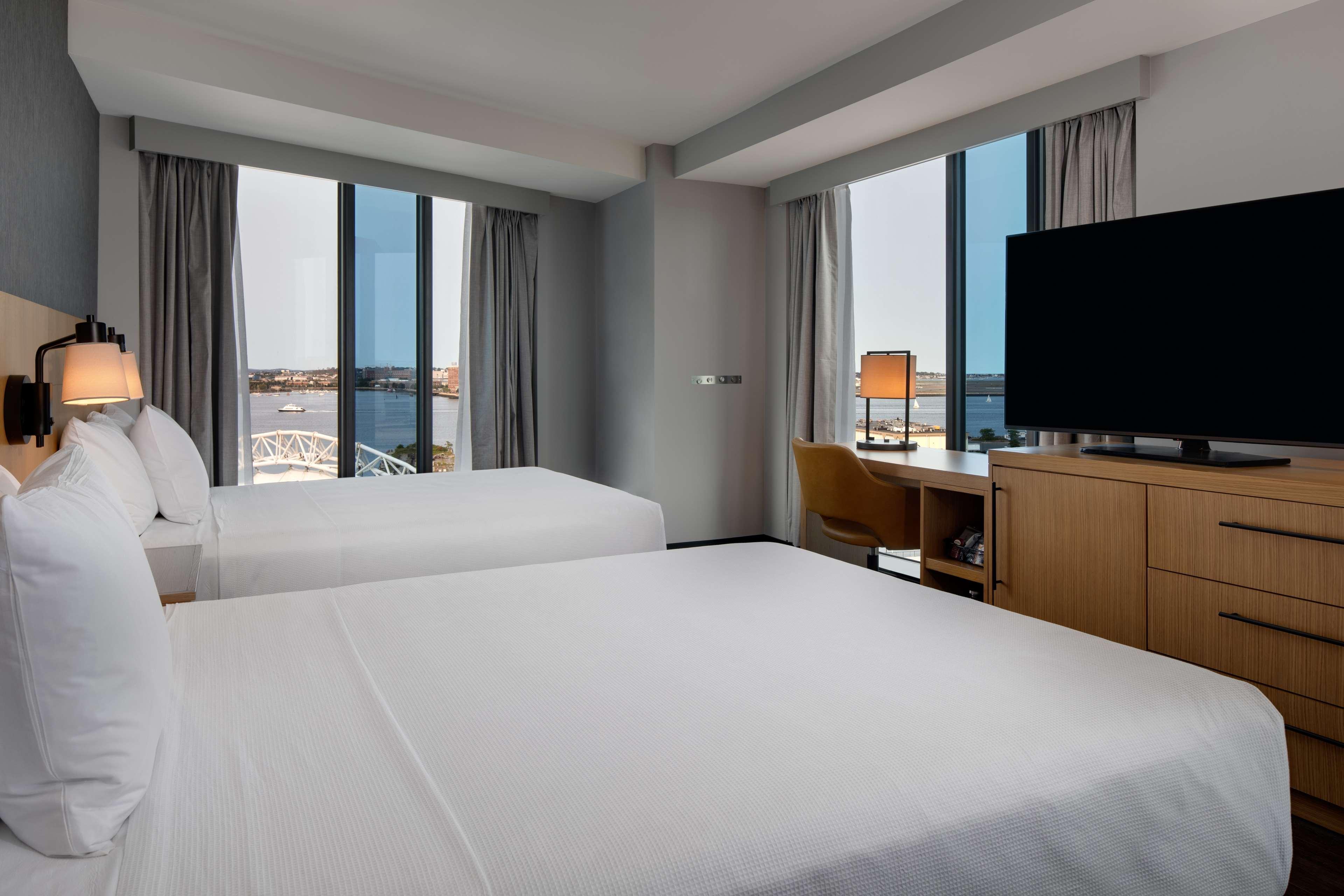 Hyatt Place Boston/seaport District 3* Boston