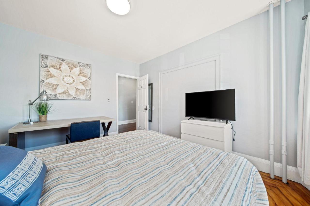 Cozy Up In 5br Near Charming Oak Square Apartment
